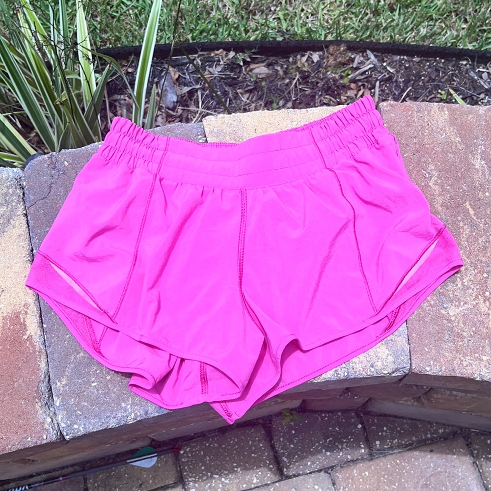 Lululemon Hotty Hot Low Rise 2.5” short